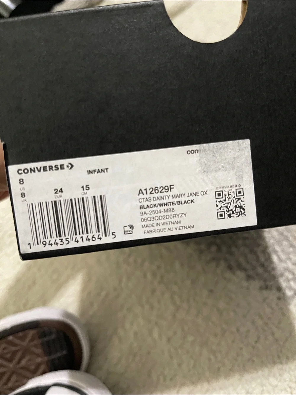 NEW- Converse - 8c